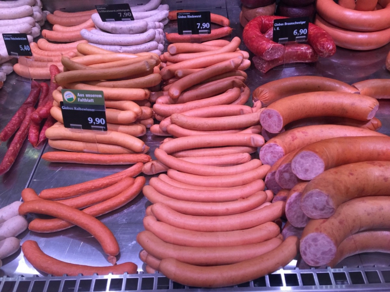 boutique-VALBONNE-min_sausages_meat_butchery-1069321